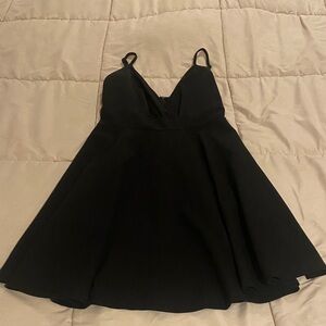 Black dress - perfect for any occasion. size S